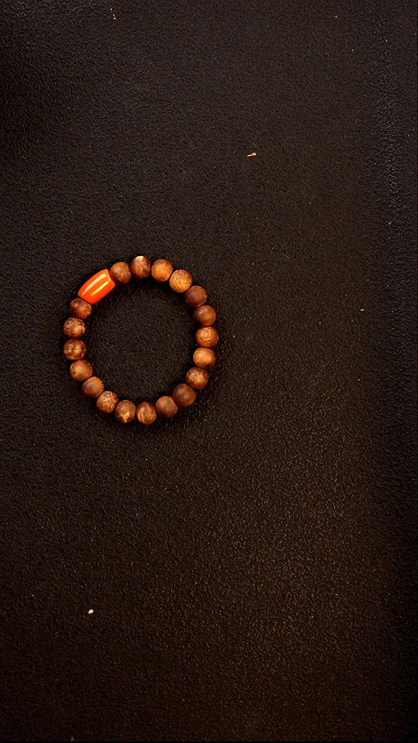 沉香手串10mm莺歌绿棋楠圆珠单圈设计款