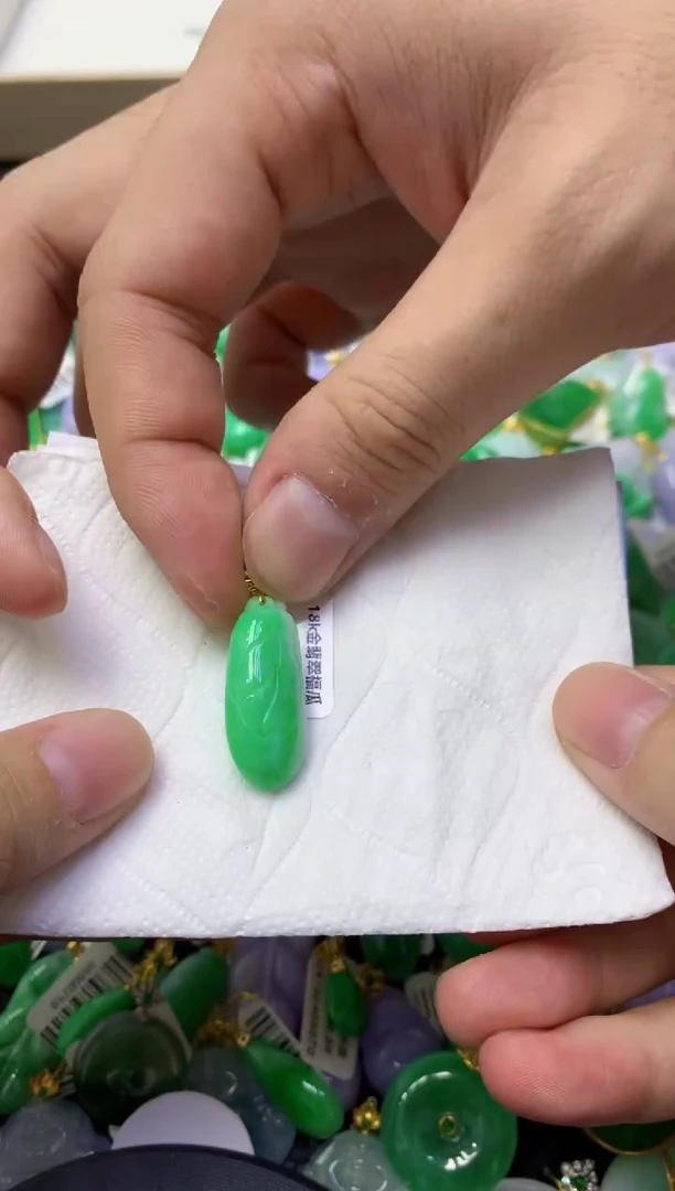颈饰18K金镶嵌翡翠天然缅甸翡翠A货
