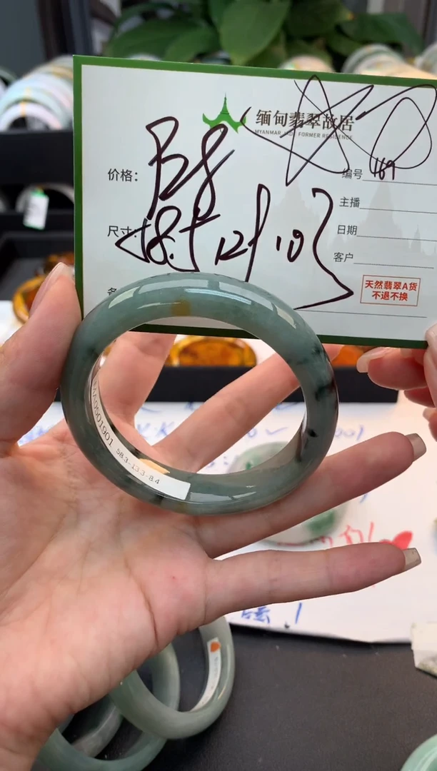 未镶嵌定制翡翠毛货需精细抛光+多人
