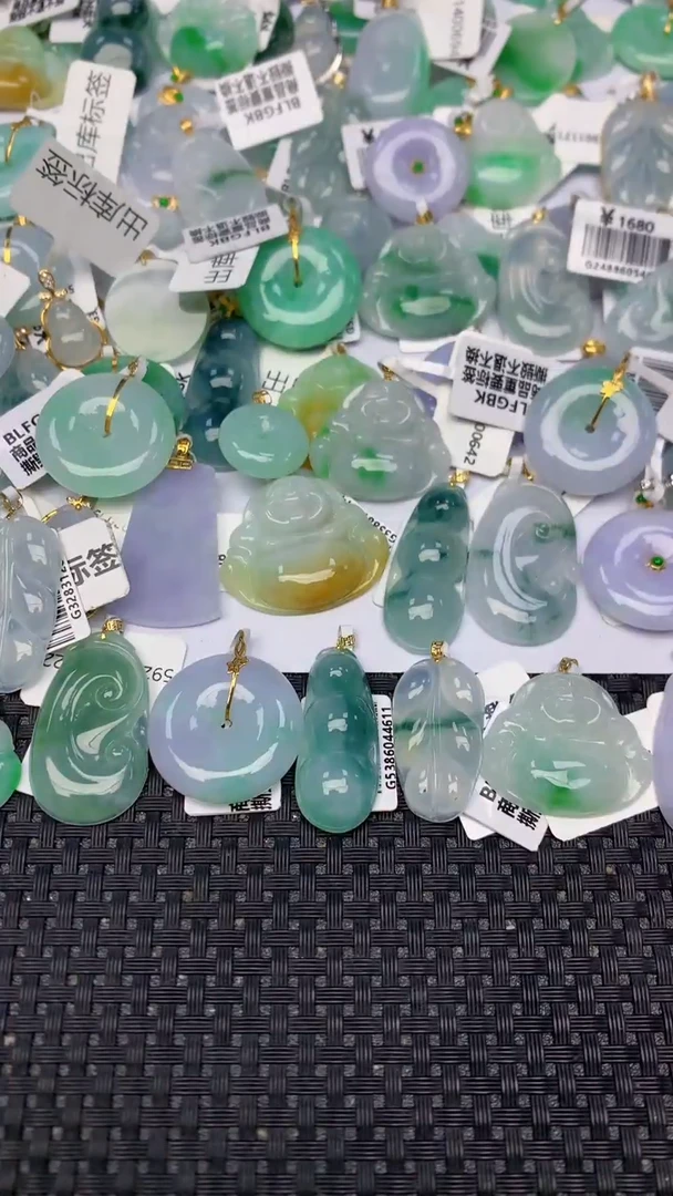 翡翠18K金镶嵌颈饰天然翡翠a货