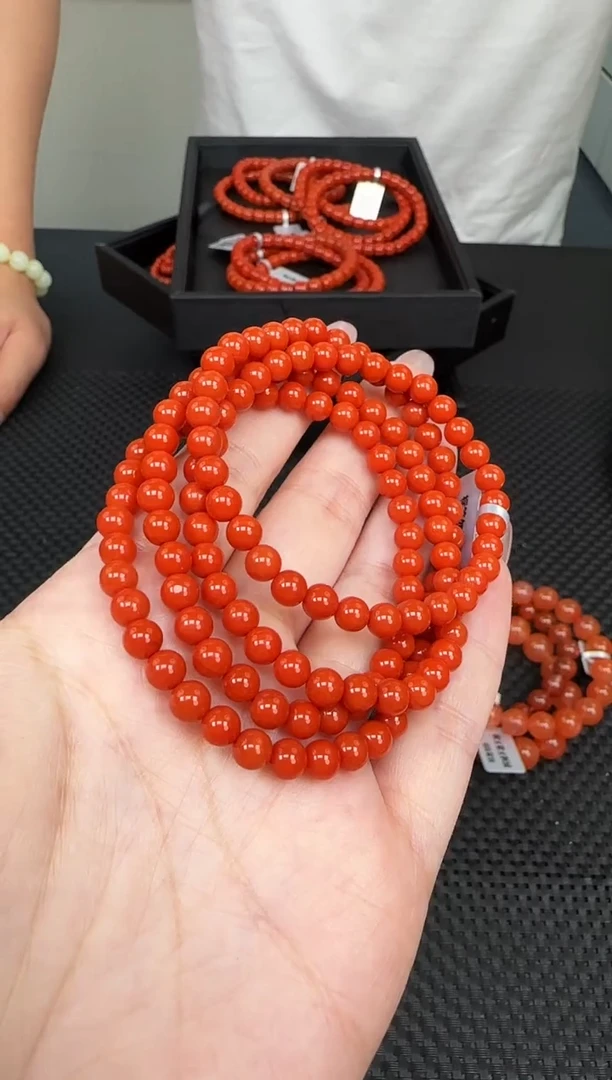 毛衣链未镶嵌南红玛瑙一条，约5mm，多样性发一件