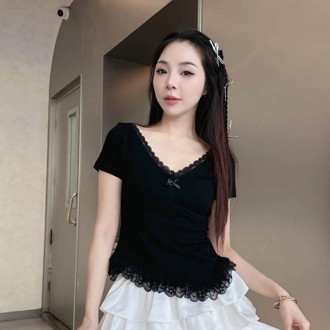 减龄蕾丝线条装饰性感收腰T恤弹力显瘦气质修身短款新时尚百搭