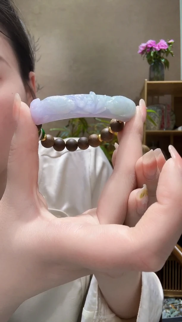 翡翠未镶嵌颈饰手牌