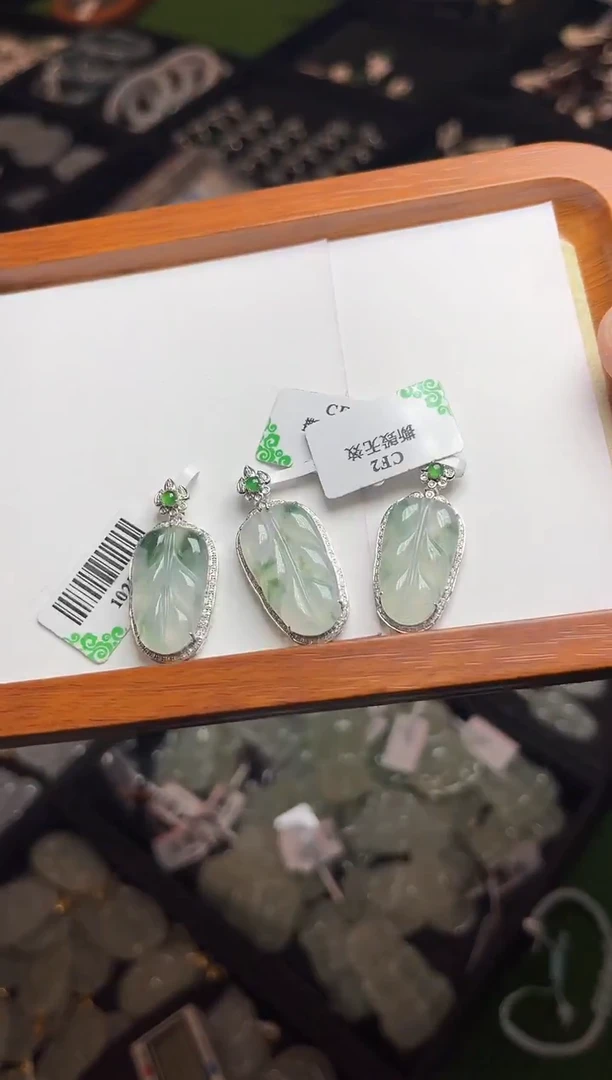 颈饰18K金镶嵌翡翠10251/多样性发一个