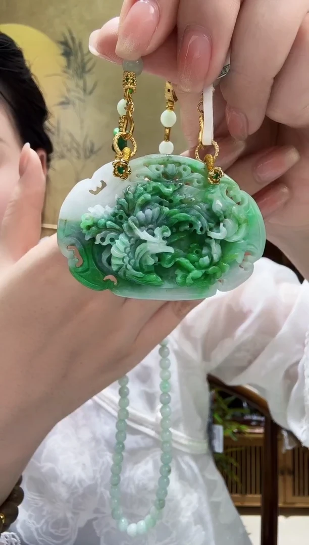 颈饰未镶嵌翡翠吊坠