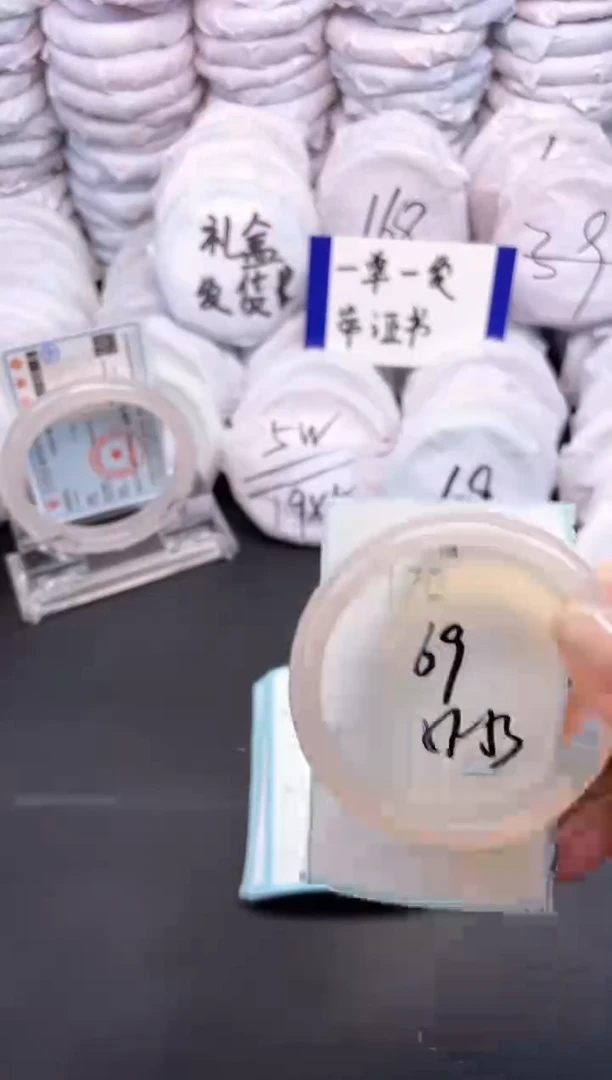 玛瑙/玉髓手镯未镶嵌170