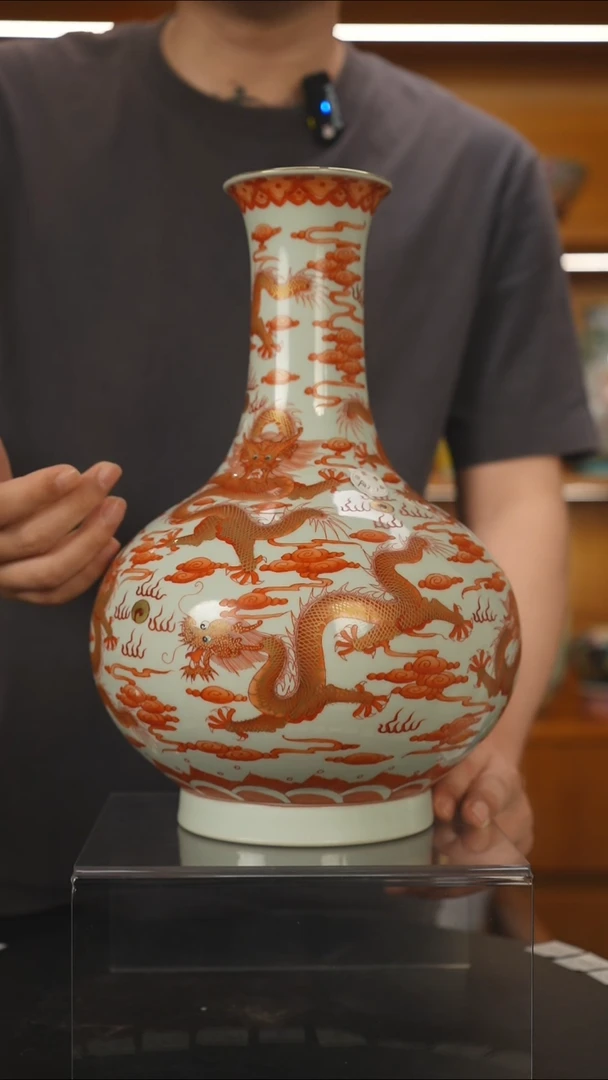 其他余**贵矾红描金九龙纹赏瓶一只