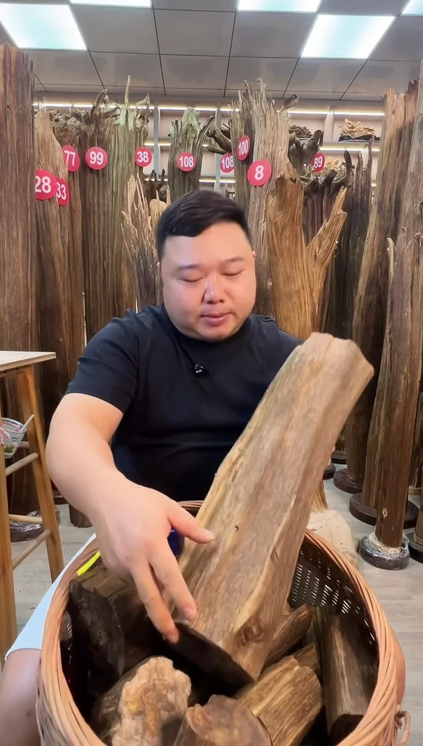 沉香碎屑沉香沉香原料摆件一百以上带底座