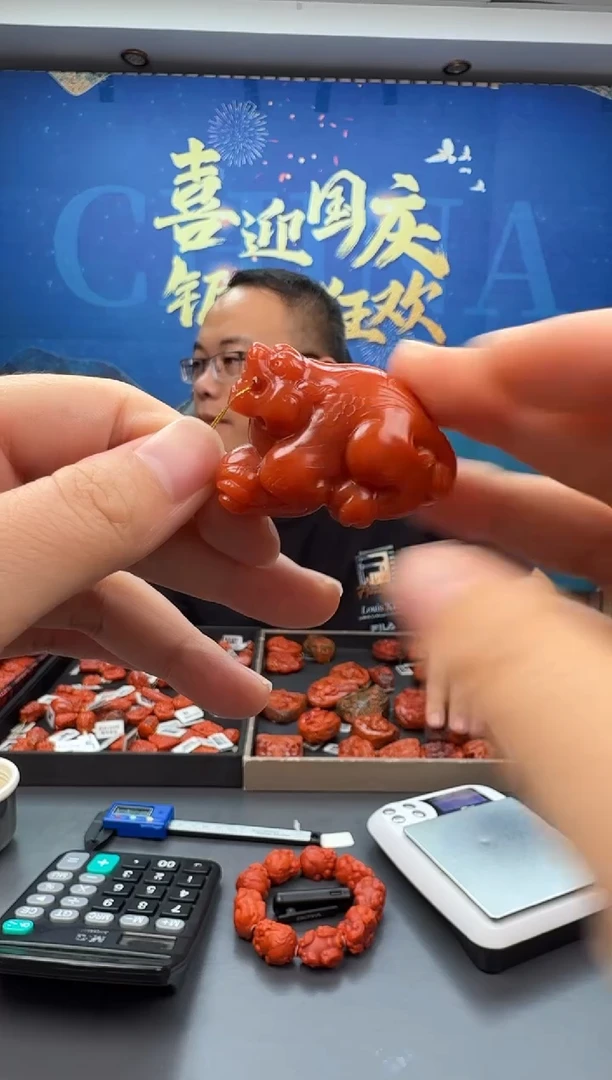 未镶嵌雕刻南红玛瑙082ZB0925产品一个