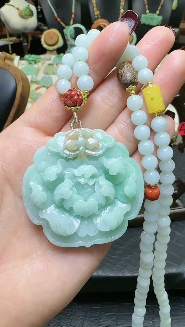 【闪购商品】翡翠颈饰未镶嵌天然翡翠蝶恋花