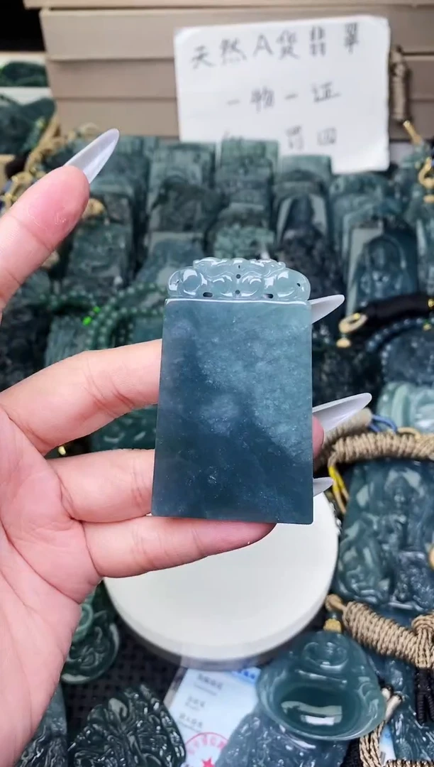 颈饰未镶嵌翡翠