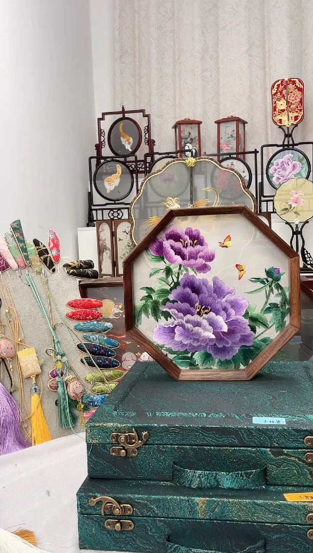 扇子苏绣作品手工摆台