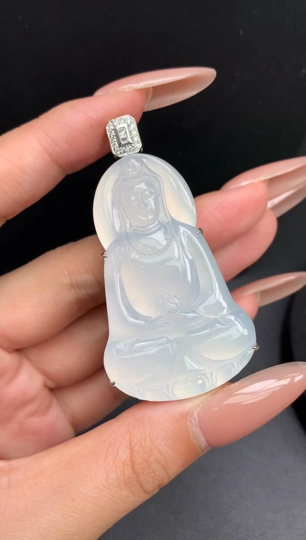 颈饰18K金镶嵌翡翠观音