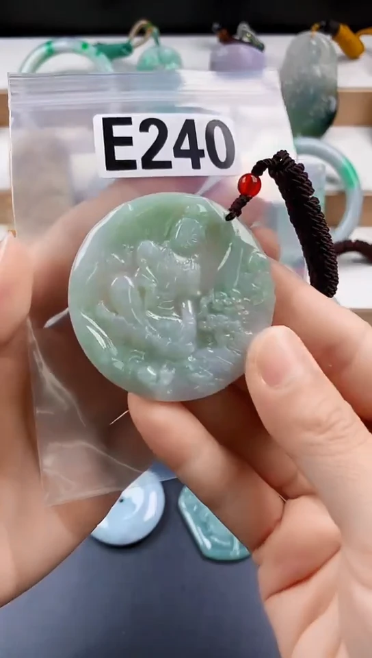 颈饰未镶嵌翡翠天然翡翠吊坠挂件