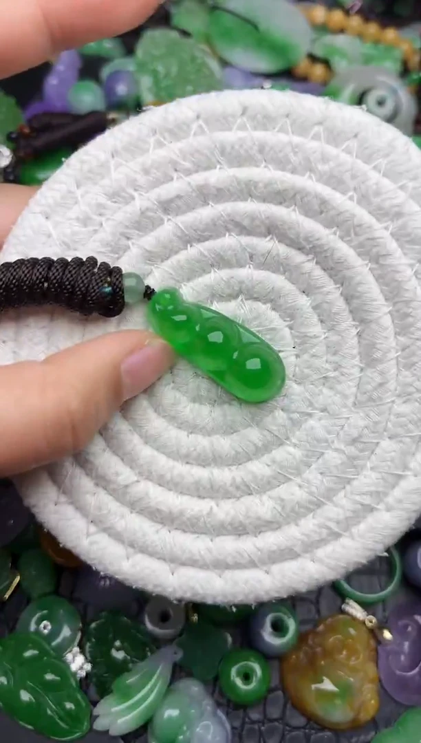 颈饰未镶嵌翡翠缅甸翡翠吊坠