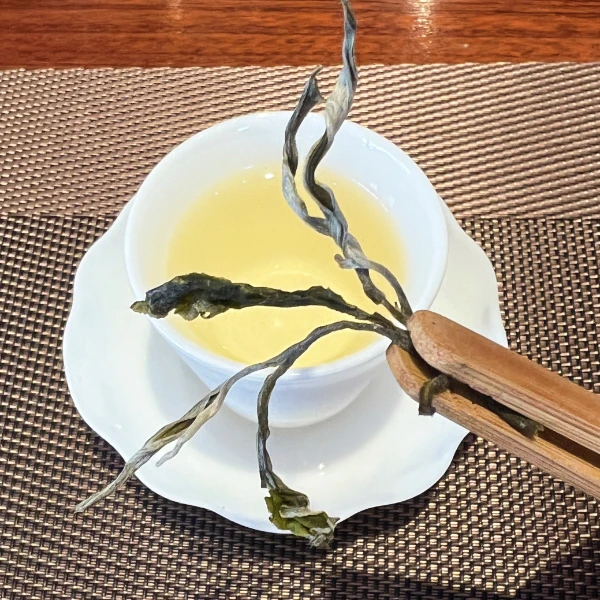 2025年头春小户赛高海拔区域古树普洱生茶 散茶100g/罐 200g/饼