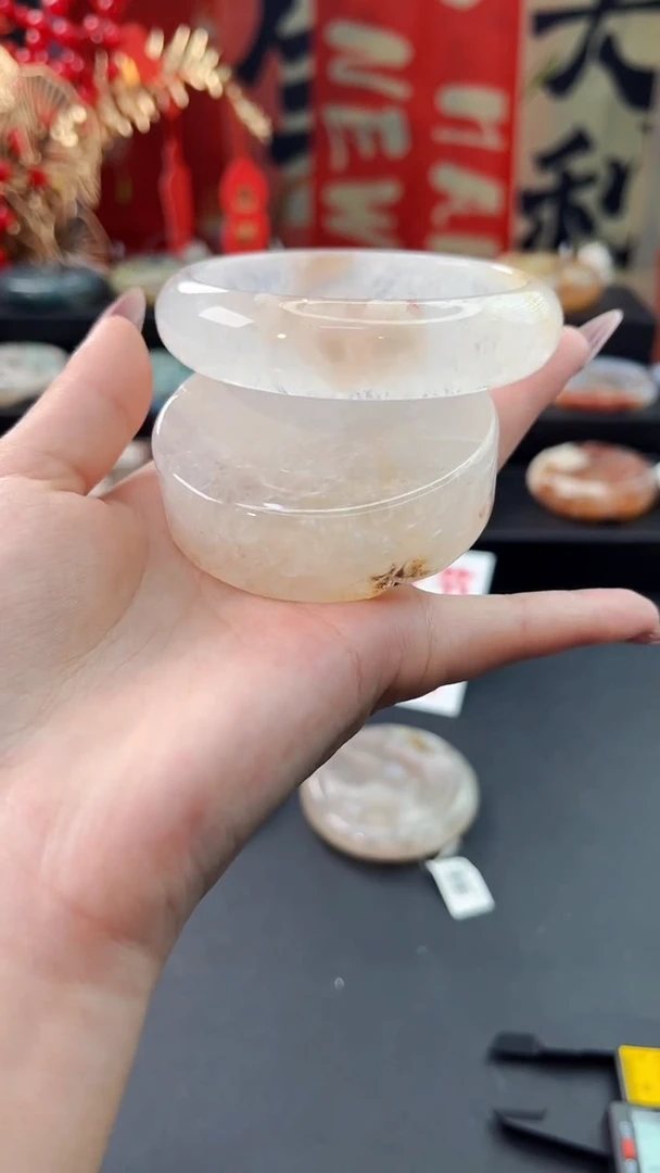 【闪购商品】石英质玉手镯未镶嵌赠送镯心（62圈口）