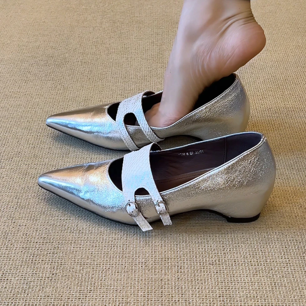 RubyL/5cm时尚气质通勤百搭鱼纹双扣带尖头浅口内增高单鞋女款