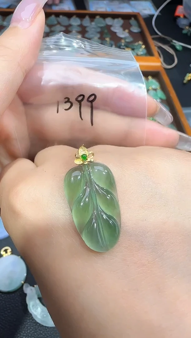 翡翠18K金镶嵌颈饰250601135