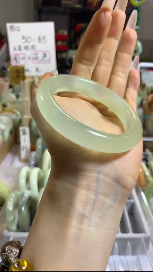 未镶嵌岫玉手镯54 55+  包容
