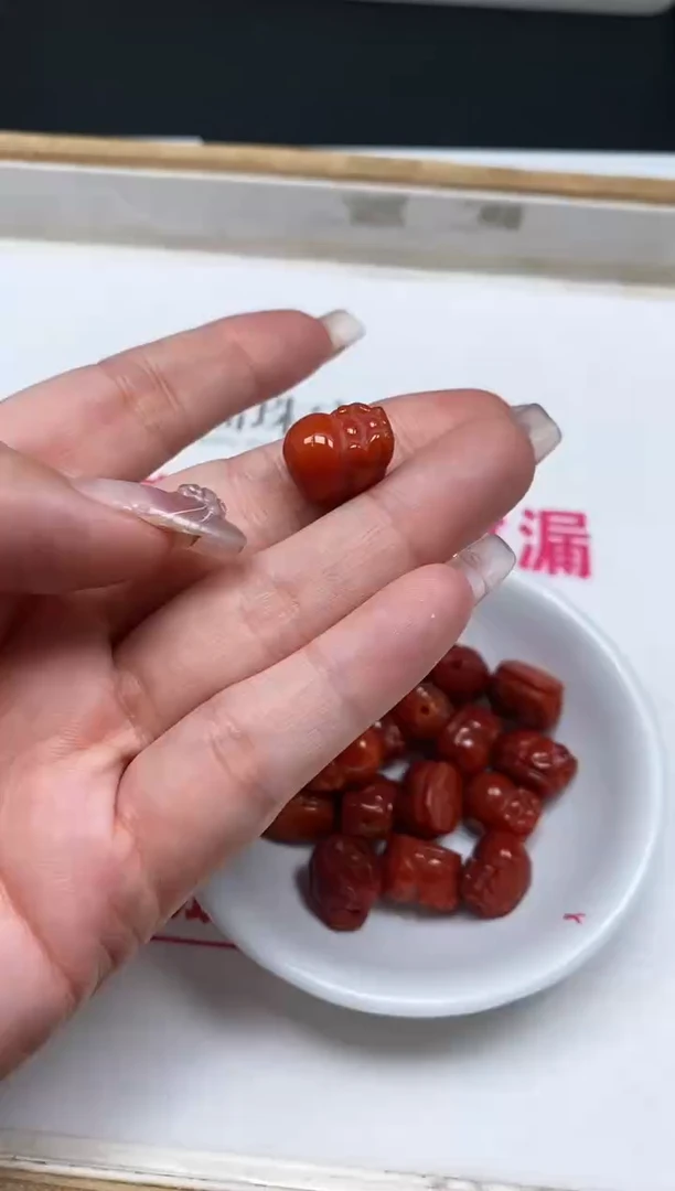 南红玛瑙散珠未镶嵌M891 南红 貔貅1个9.9元