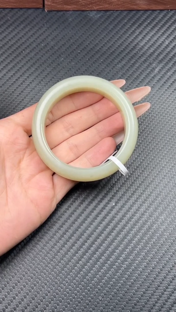 未镶嵌手镯和田玉且末迪克兰二细微色差54+JL