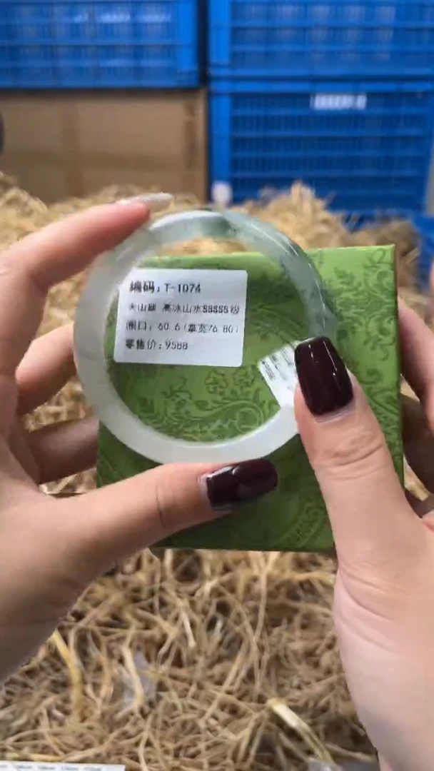 未镶嵌手镯石英质玉T1074