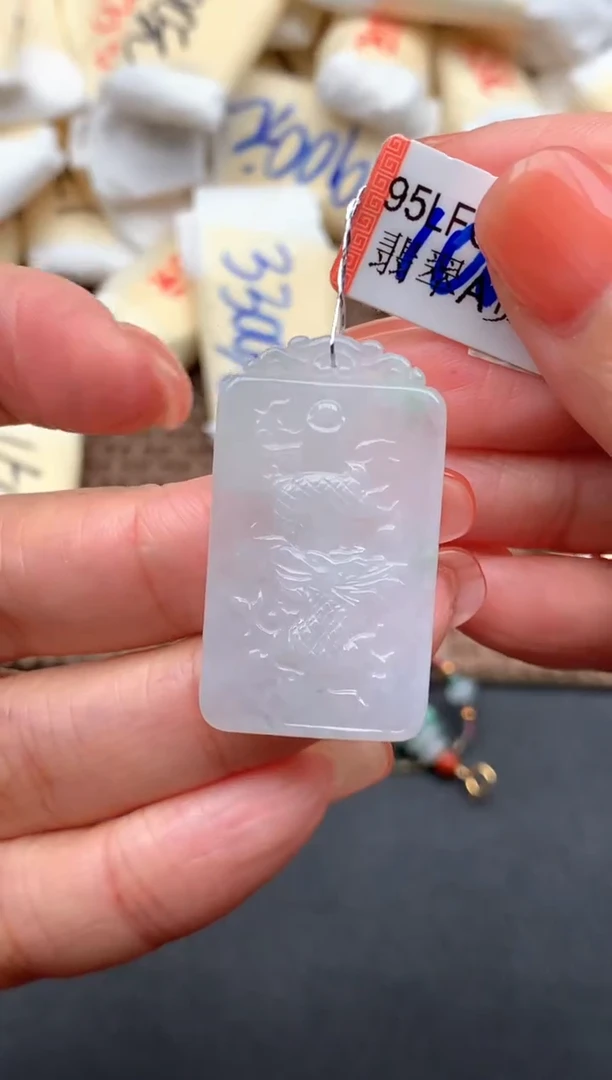 未镶嵌挂件翡翠1