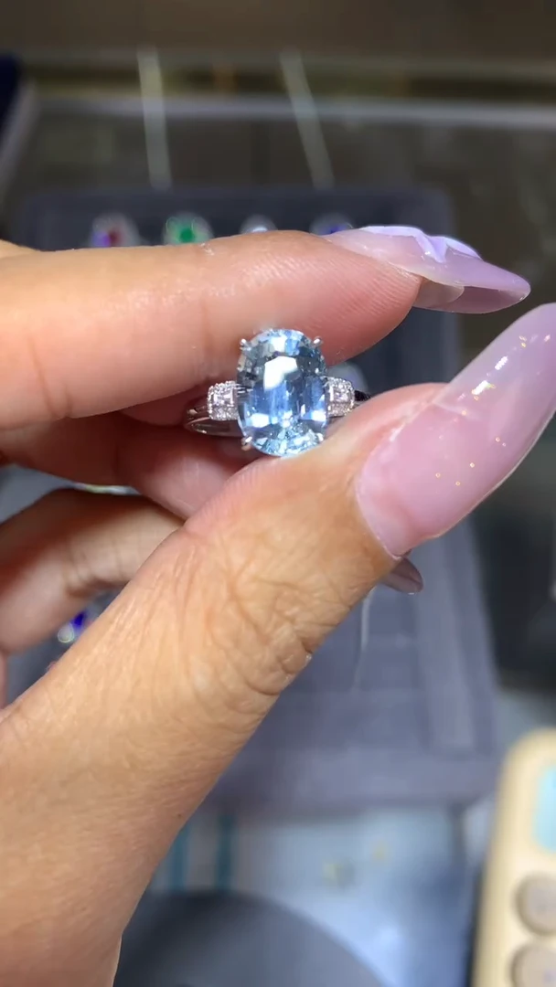 18K金镶嵌戒圈海蓝宝石2.87CT