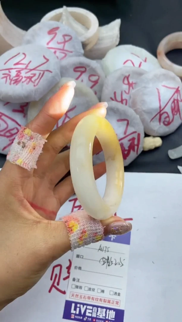 未镶嵌手镯石英质玉A175+52/53