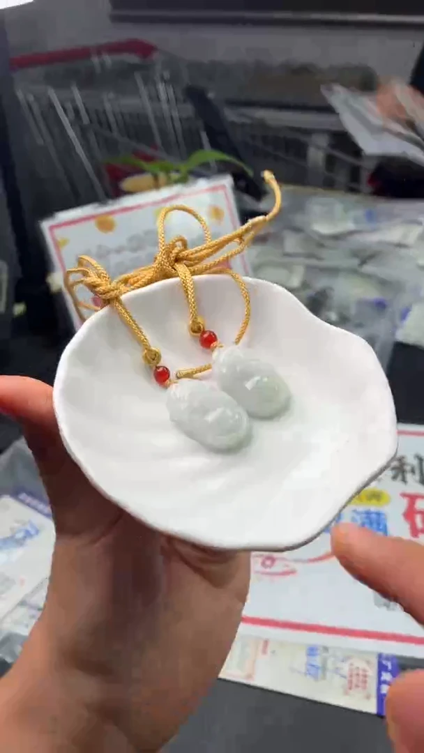 颈饰未镶嵌翡翠吊坠