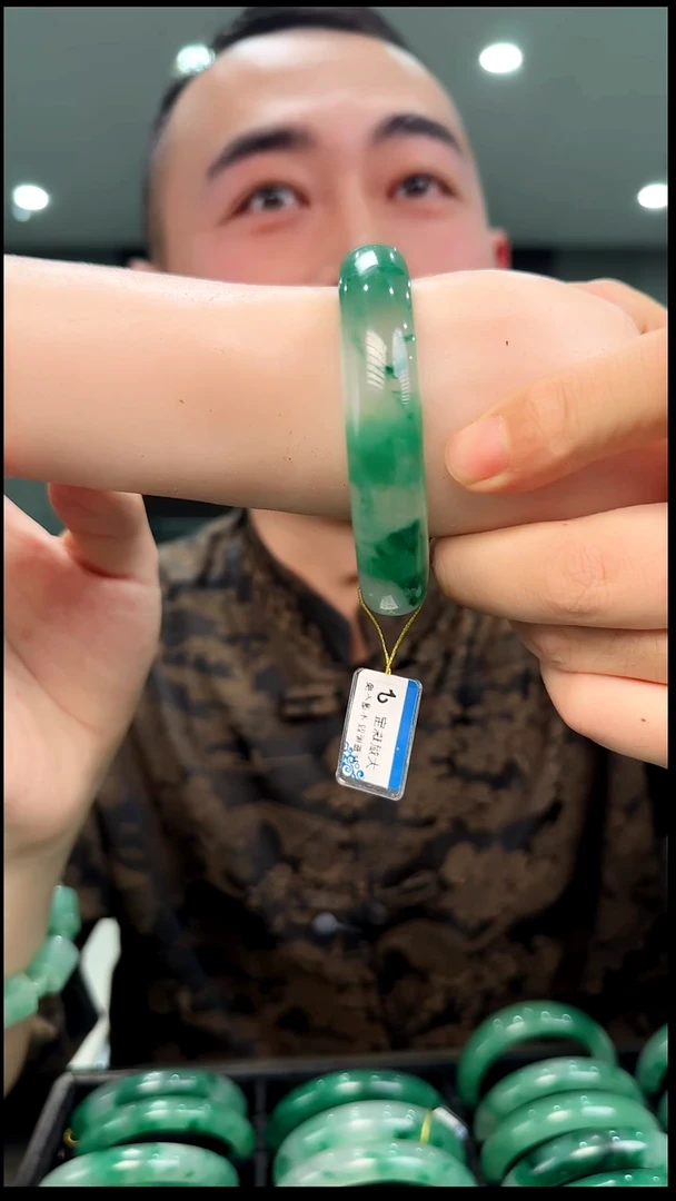 未镶嵌手镯石英质玉59.5