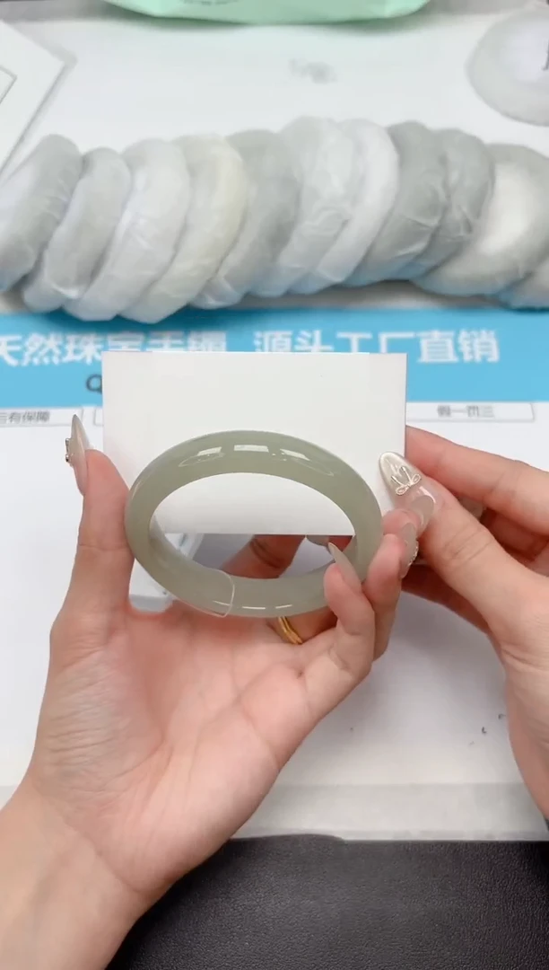 未镶嵌手镯石英质玉93-56.8