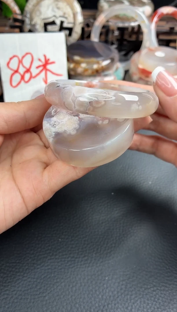 未镶嵌手镯（圆镯）石英质玉52
