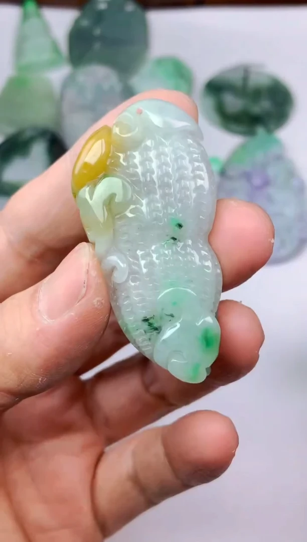 颈饰未镶嵌翡翠花生