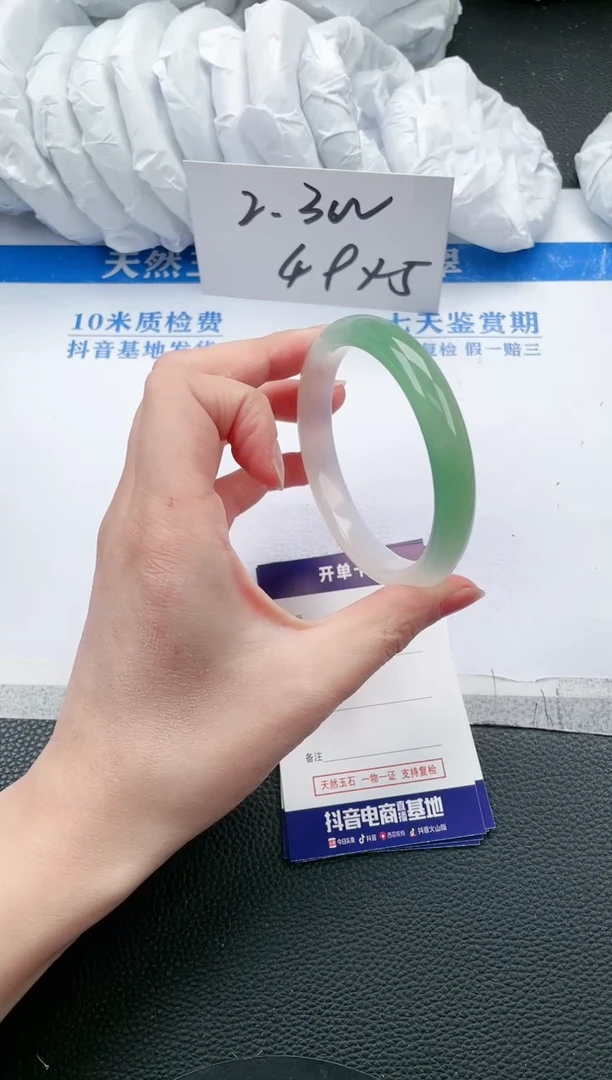 【闪购商品】石英质玉手镯未镶嵌L101