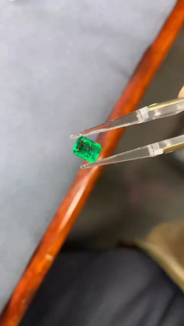 裸石祖母绿0.9ct 26