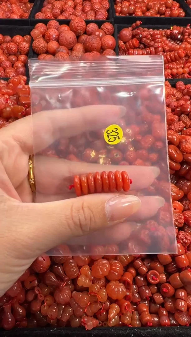 南红玛瑙未镶嵌颈饰1