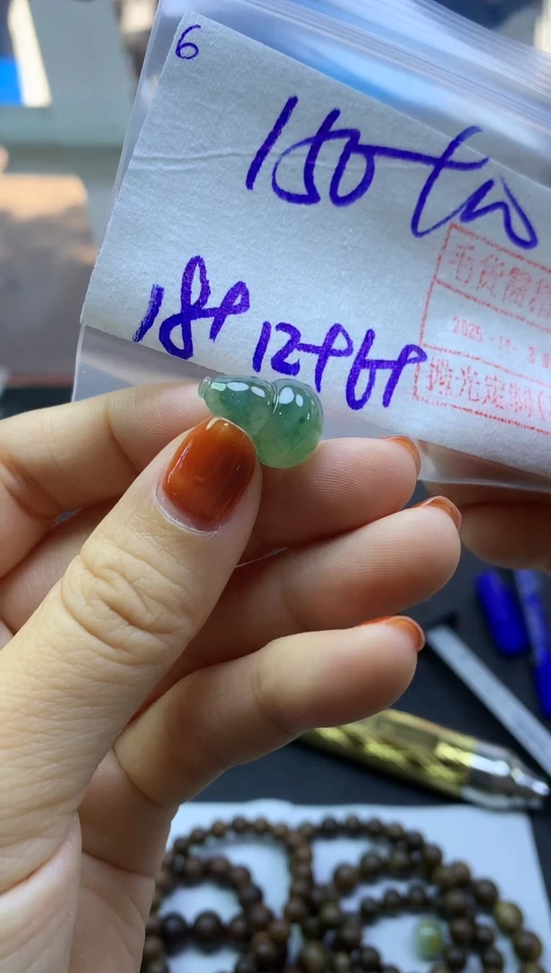 未镶嵌定制翡翠6小葫芦*160元毛货需精抛光