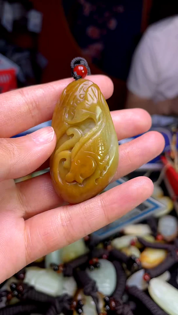 和田玉未镶嵌颈饰1