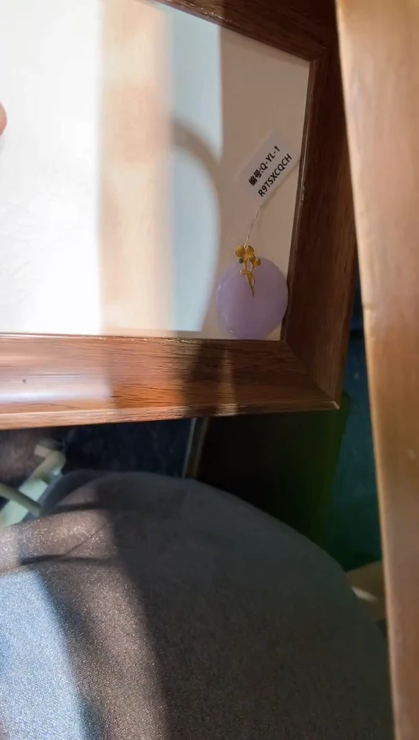 颈饰18K金镶嵌翡翠平安扣