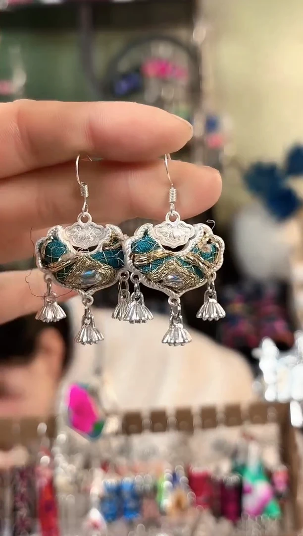 彩云南阁非遗老绣苗银饰品534