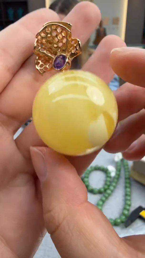 琥珀颈饰未镶嵌 假一罚三秒拍号