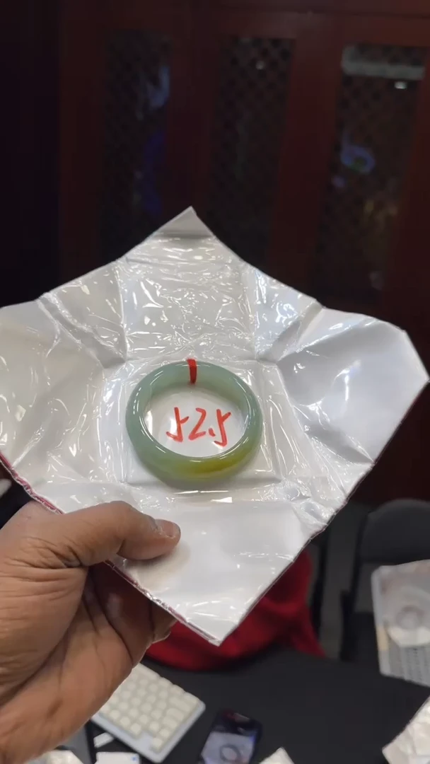 【闪购商品】翡翠手镯未镶嵌手镯