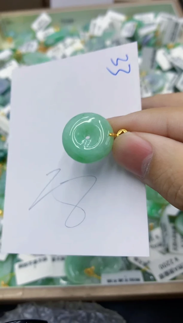 翡翠未镶嵌颈饰1111111