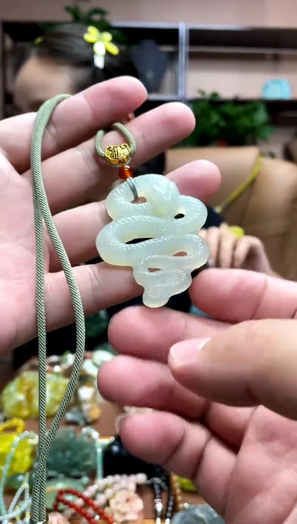 未镶嵌岫玉吊坠·