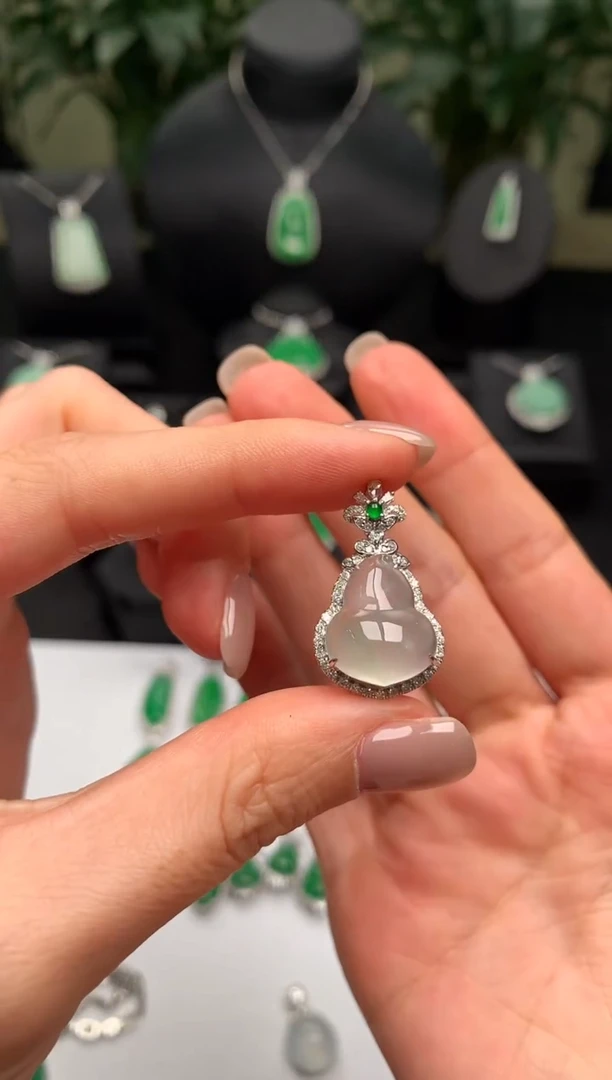 翡翠18K金镶嵌吊坠(不含链)冰葫芦