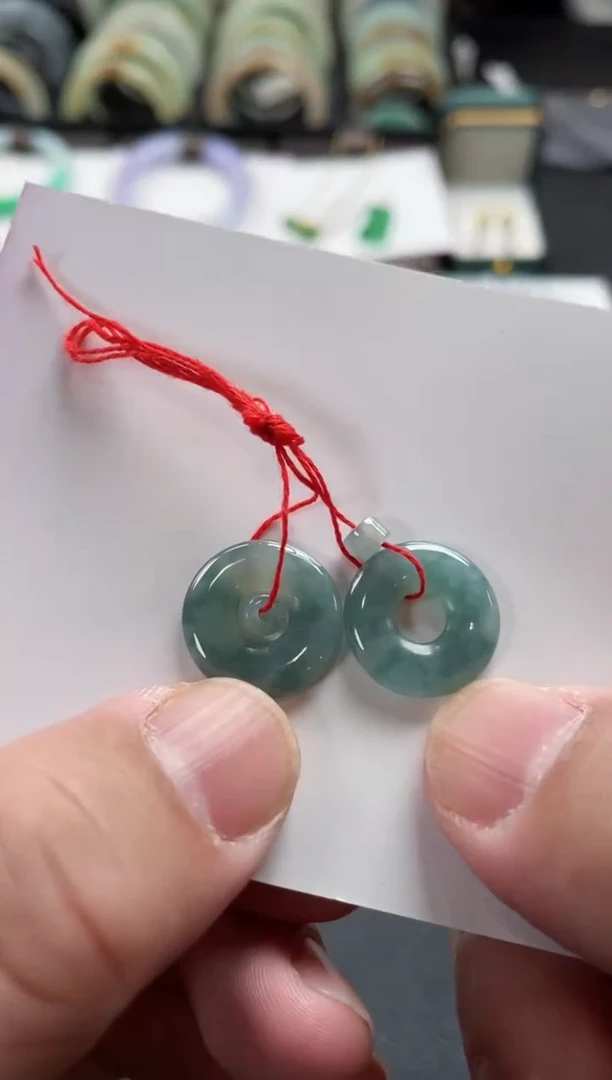 【闪购商品】翡翠颈饰未镶嵌有纹裂