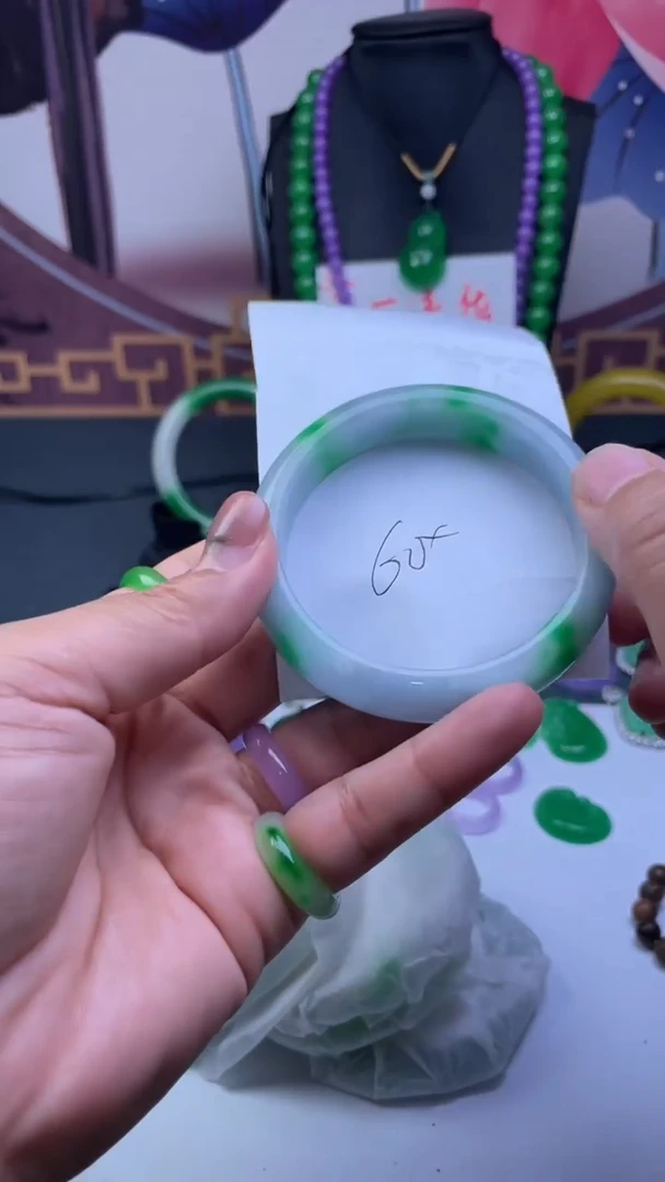 非金属仿水晶红**客手镯