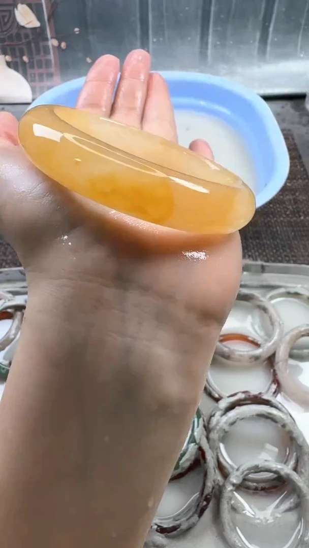 【闪购商品】石英质玉手镯未镶嵌70